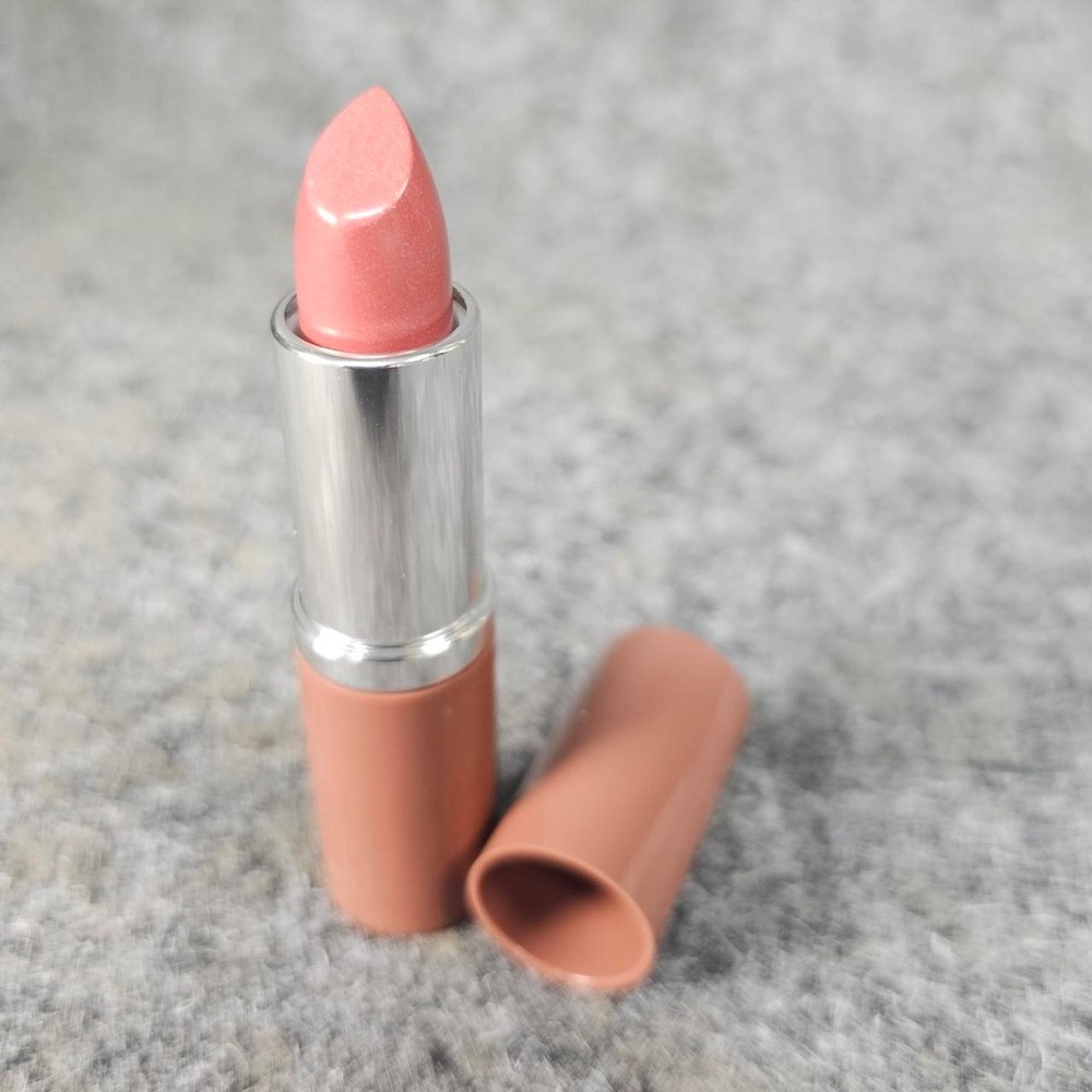 Clinique Pop Lip Colour + Primer in the shade 02 Bare Pop
